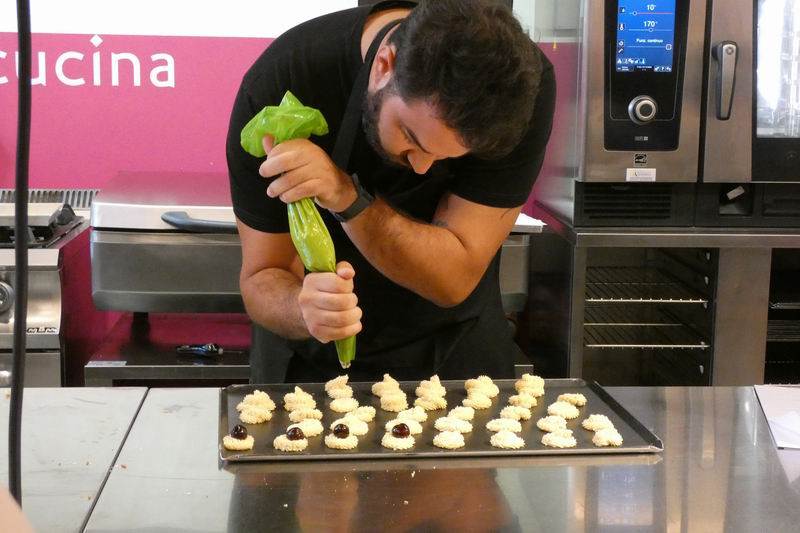 Otto_in_cucina_-_Pasticceria_Base_-_Lezione_1_-_2023-10-07-010.jpg