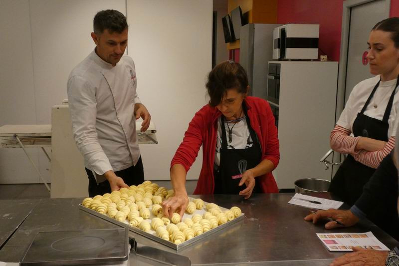 Otto_in_cucina_-_croissant_e_bomboloni_-_2023-11-04-017.jpg