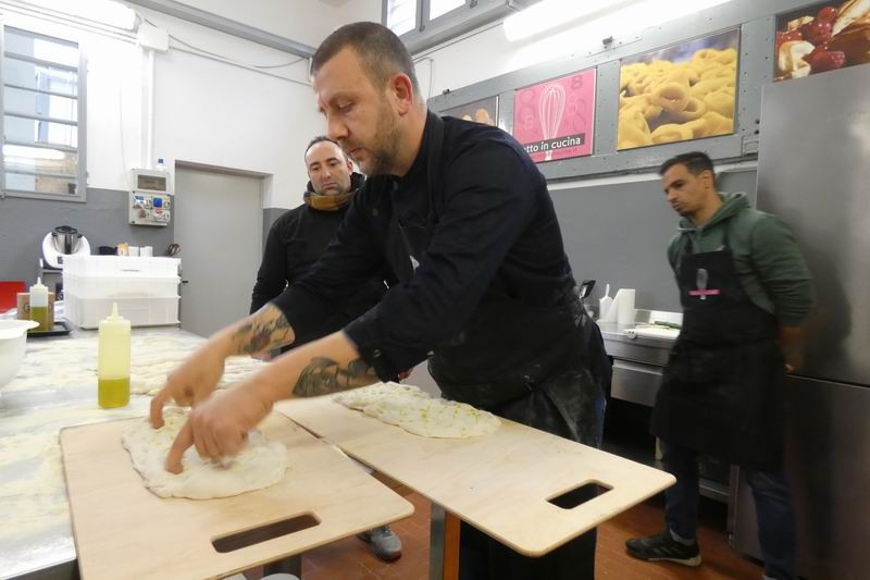 Otto_in_cucina_-_Corso_professionale_pizza_-_2023-02-27-015.jpg