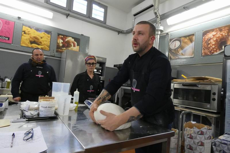 Otto_in_cucina_-_Corso_professionale_pizza_-_2023-02-27-035.jpg