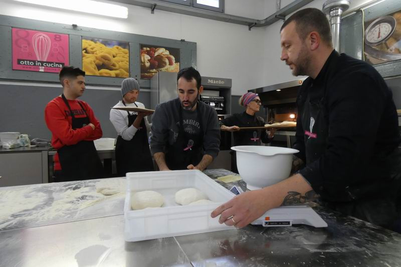 Otto_in_cucina_-_Corso_professionale_pizza_-_2023-02-27-010.jpg