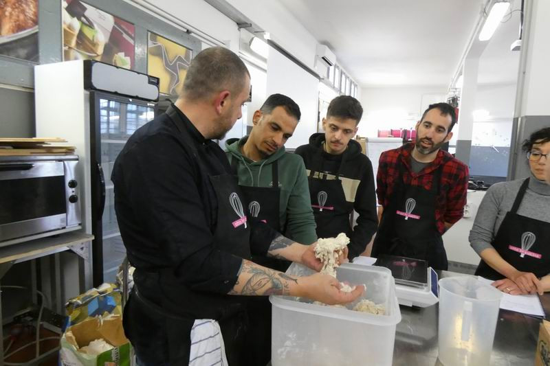 Otto_in_cucina_-_Corso_professionale_pizza_-_2023-02-27-027.jpg