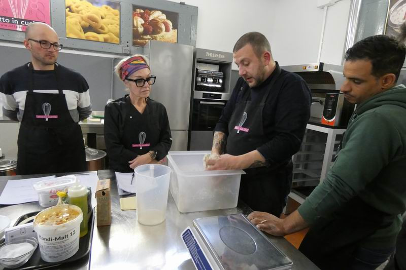 Otto_in_cucina_-_Corso_professionale_pizza_-_2023-02-27-025.jpg